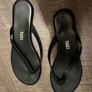 Tkees flip flops